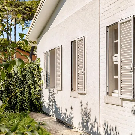 Semesterbostad Garden Retreat Con Parcheggi Lignano Sabbiadoro